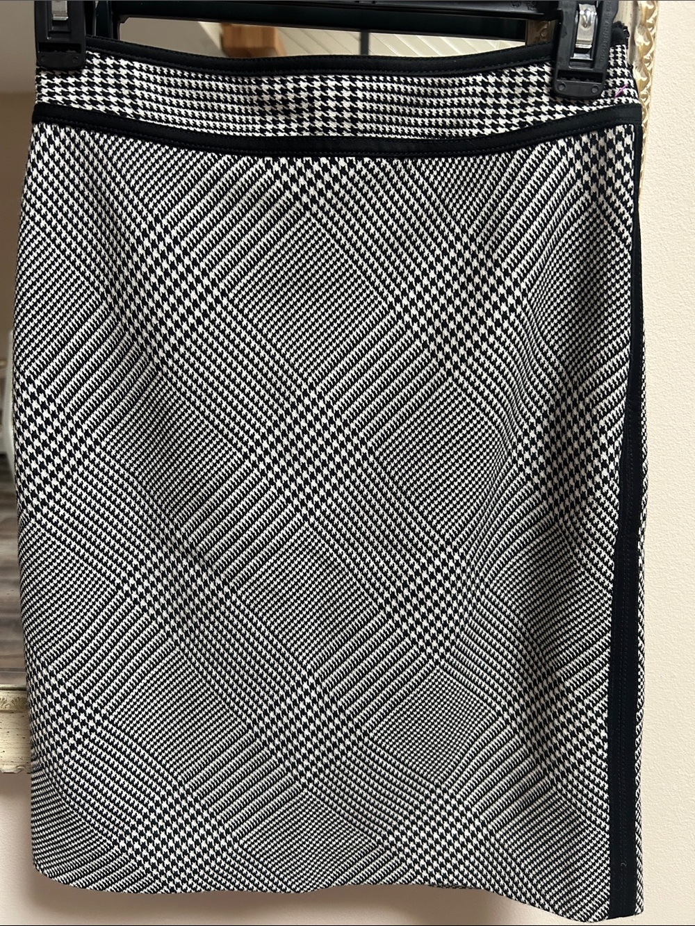 White House Black Market Black and White Glen Plaid Pencil Skirt